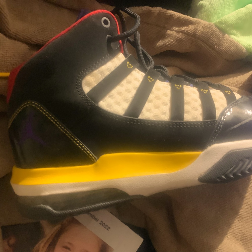 No box.. don't know names of Jordan's but there in excellent condition